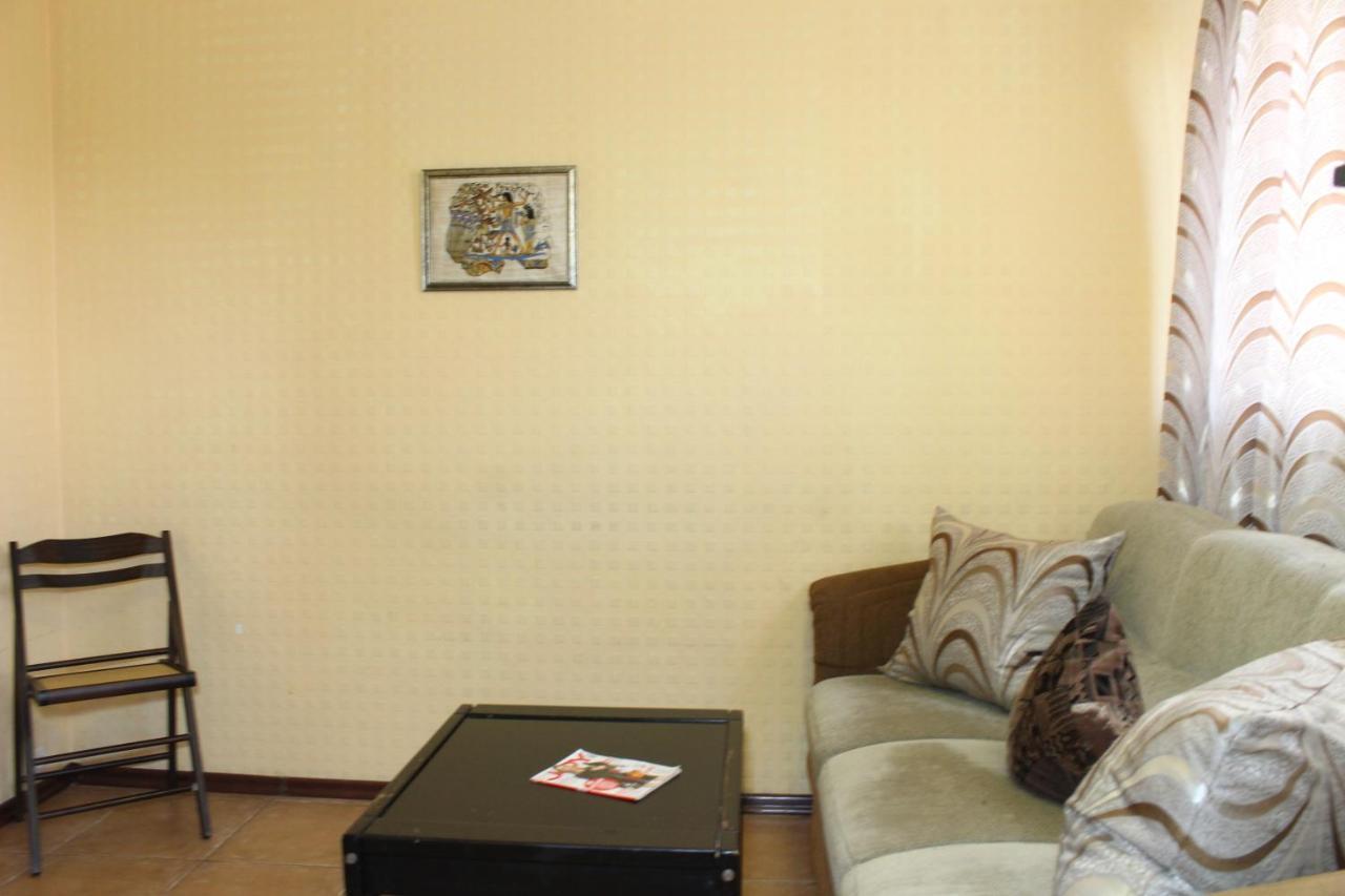 Two-Room Apartment Metro Levada Harkov Kültér fotó